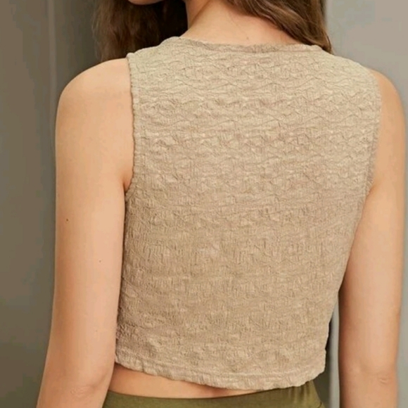 Keyhole crop top - Picture 2 of 4